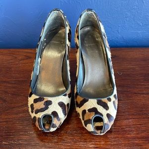 STUART WEITZMAN PONY HAIR LEOPARD PRINT PEEP TOE PUMPS SIZE 5